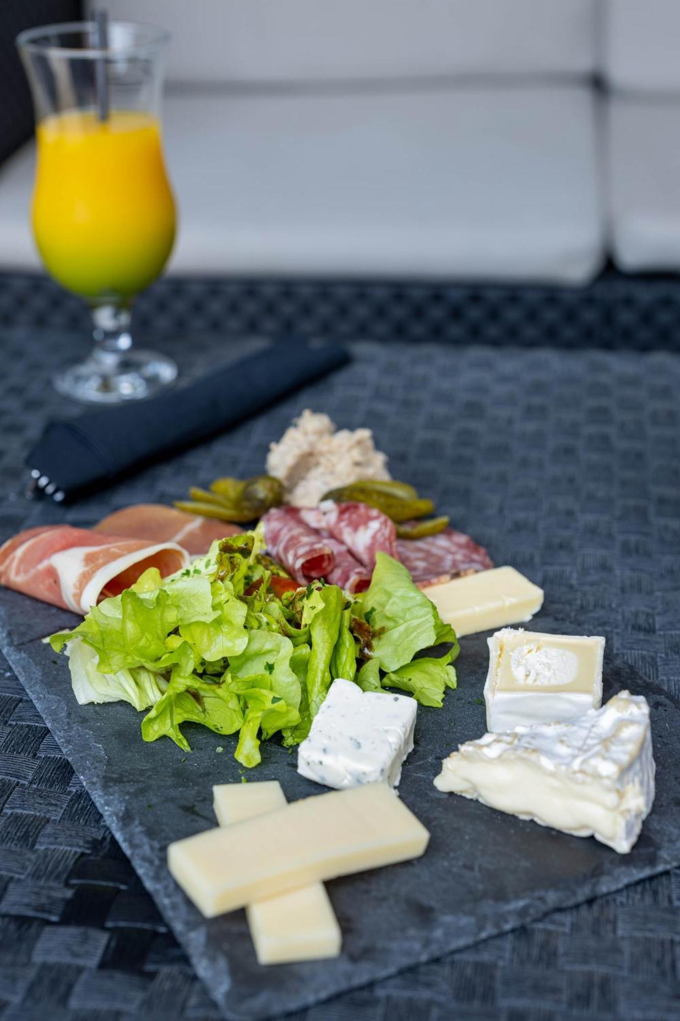 Noemys Toulon La Valette - Hotel Restaurant Avec Piscine Kültér fotó